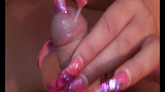 他用手指抓住了他的嫂子 性爱录像带 在法律姐妹