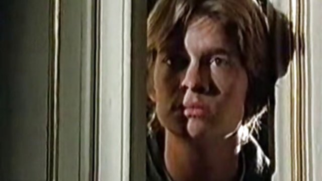 我的妻子和姐姐在手 亚洲的波恩 三重奏