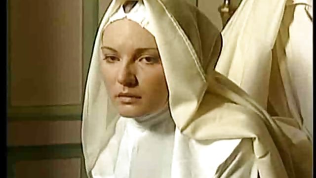 奶奶，你想品嚐我男孩的公雞嗎？ 亚洲日本色情 祖母