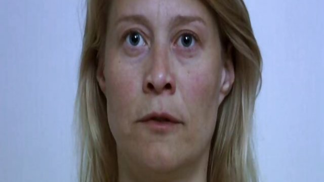 媽媽的男朋友脫掉我的內褲，他會吃我的 亚洲肛门色情 性强